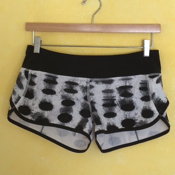 Lululemon Running Shorts Seaside Dots 6 - Picture 3 of 12